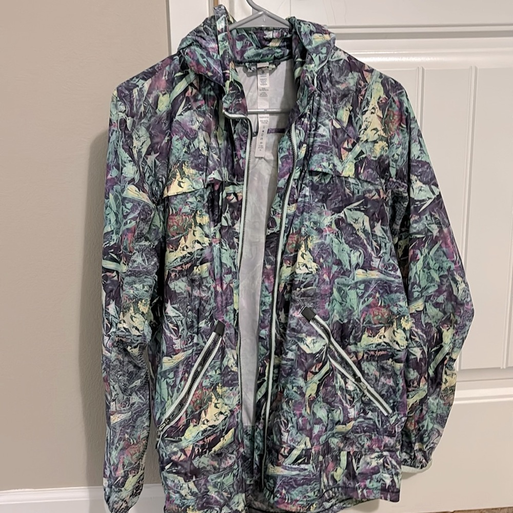 LULULEMON Miss Misty Jacket II

Iridescent Multi
